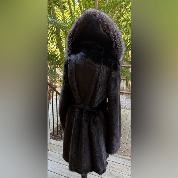 Mink Fur Coat with Silver Fox Hood – Black – Excellent Condition - Picture 6 of 16
